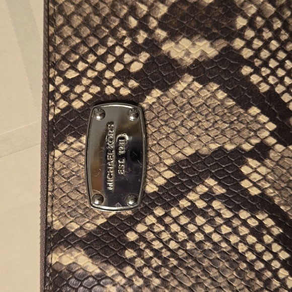 Michael Kors EUC Jet Set wallet with wrist strap, Brown and cream - Picture 7 of 12